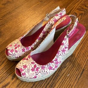 Bandolino pink floral espadrille wedges. Size 9.5. Great condition!